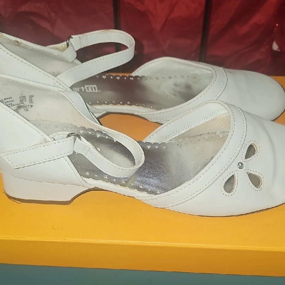 Smart Fit Girls White Flats with Cutout Design Size 3W